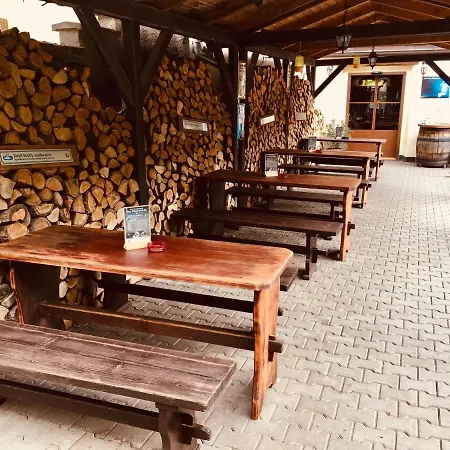 Restaurant A Pod Draci Skalou 3*