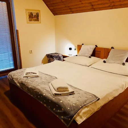 Restaurant A Pod Draci Skalou Vendégház Karlštejn