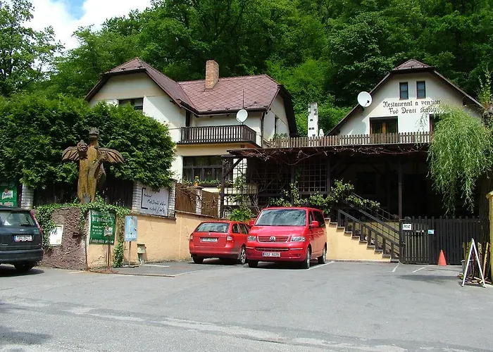 Гостевой дом Restaurant A Pod Draci Skalou Карлштейн